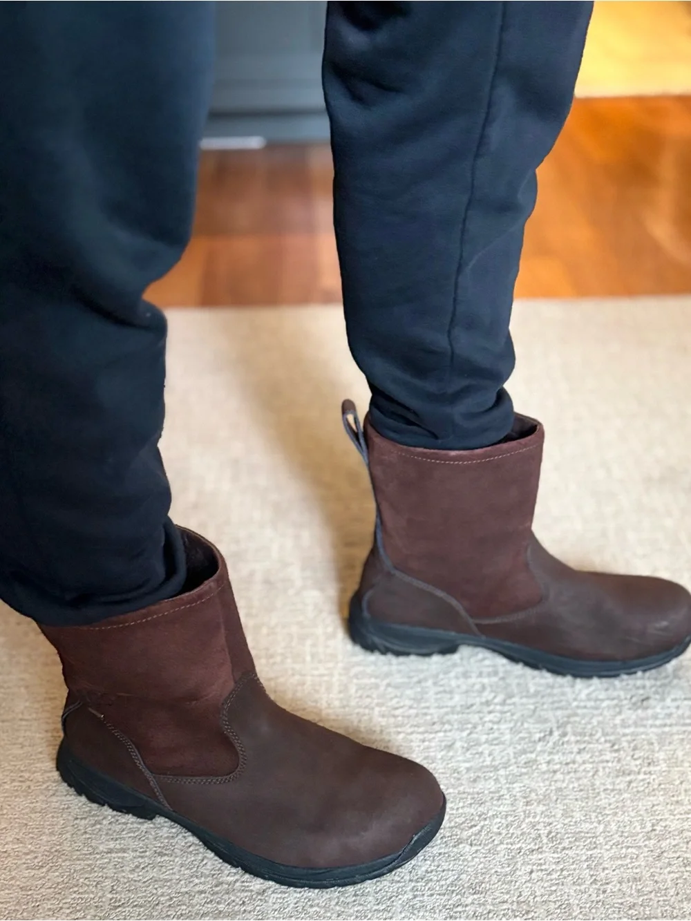 UGG WATERPROOF Men’s Gore-Tex Sheepskin Lined Winter Boots Brown Size 11.5